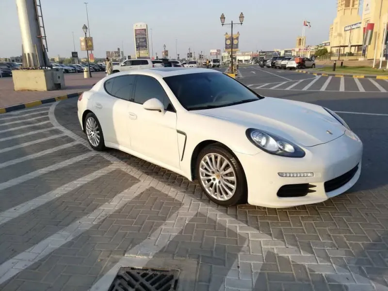 2015 Porsche Panamera in Dubai