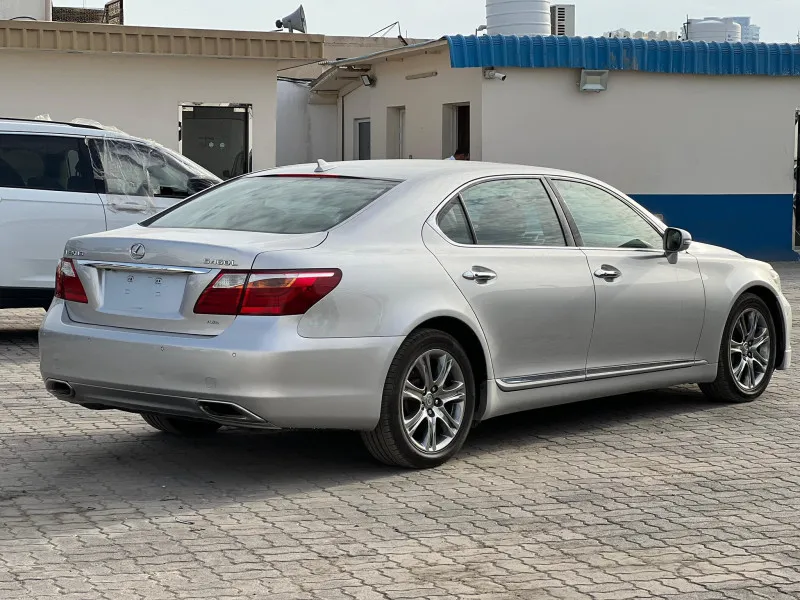 2010 لكزس ال اس in Dubai