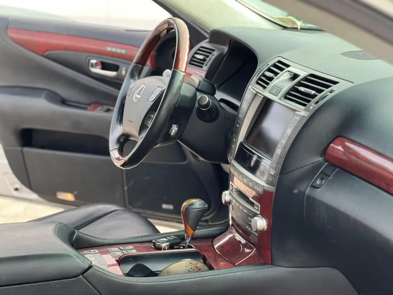 2010 لكزس ال اس in Dubai