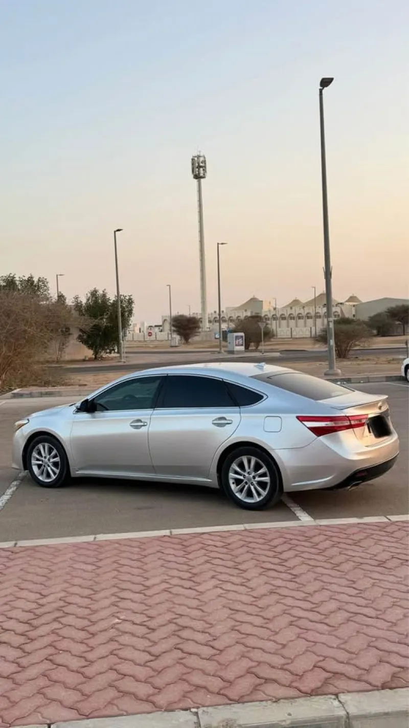 2013 تويوتا افالون in Dubai