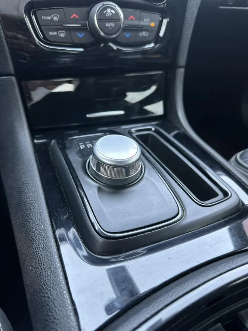 2019 Chrysler 300 in Dubai