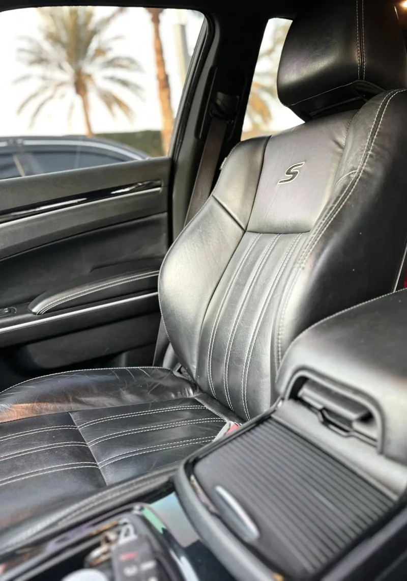 2019 Chrysler 300 in Dubai