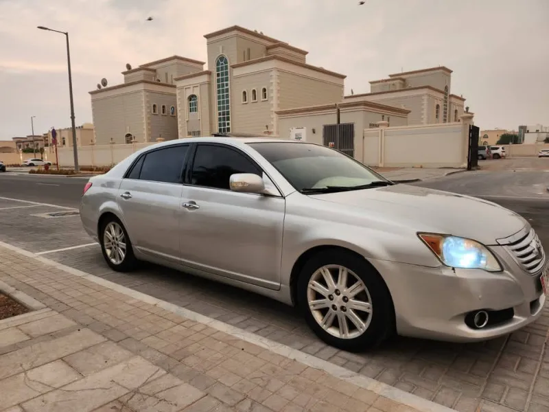 2010 Toyota Avalon in Dubai