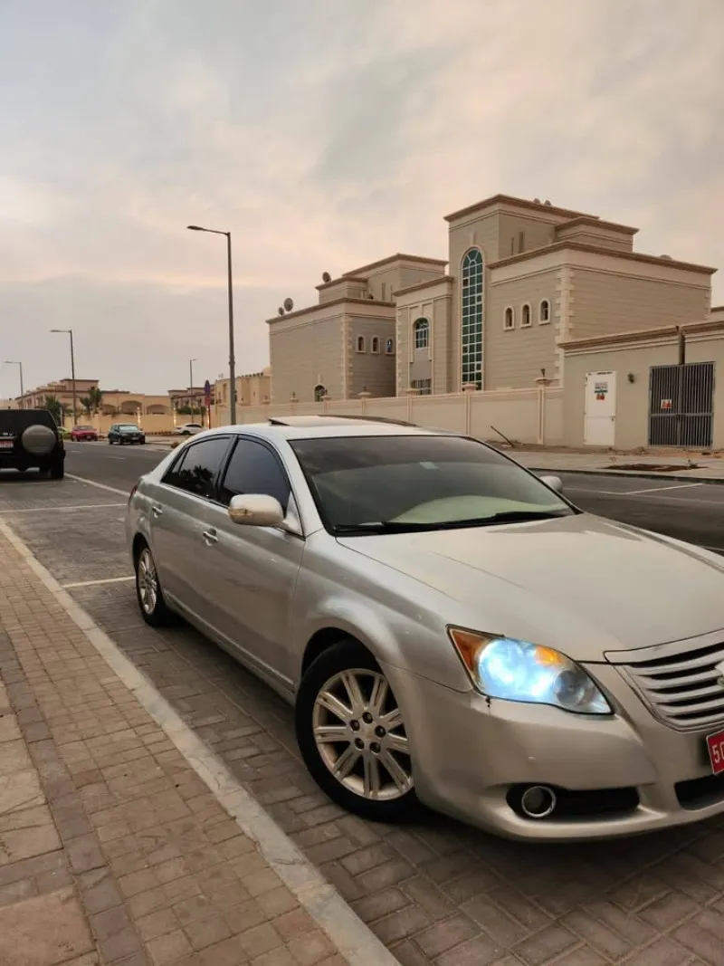 2010 Toyota Avalon in Dubai