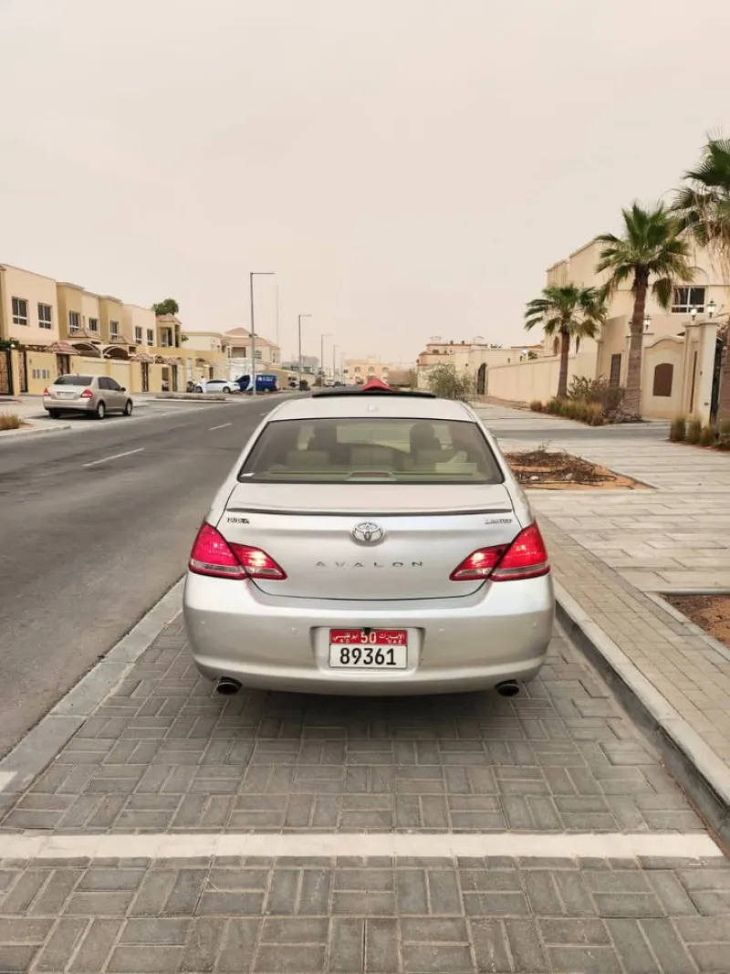 2010 Toyota Avalon in Dubai