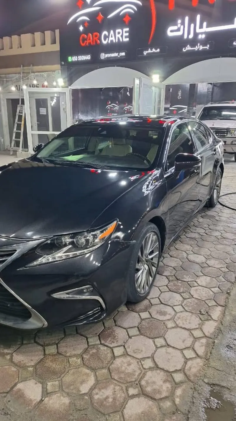 2016 Lexus ES in Dubai