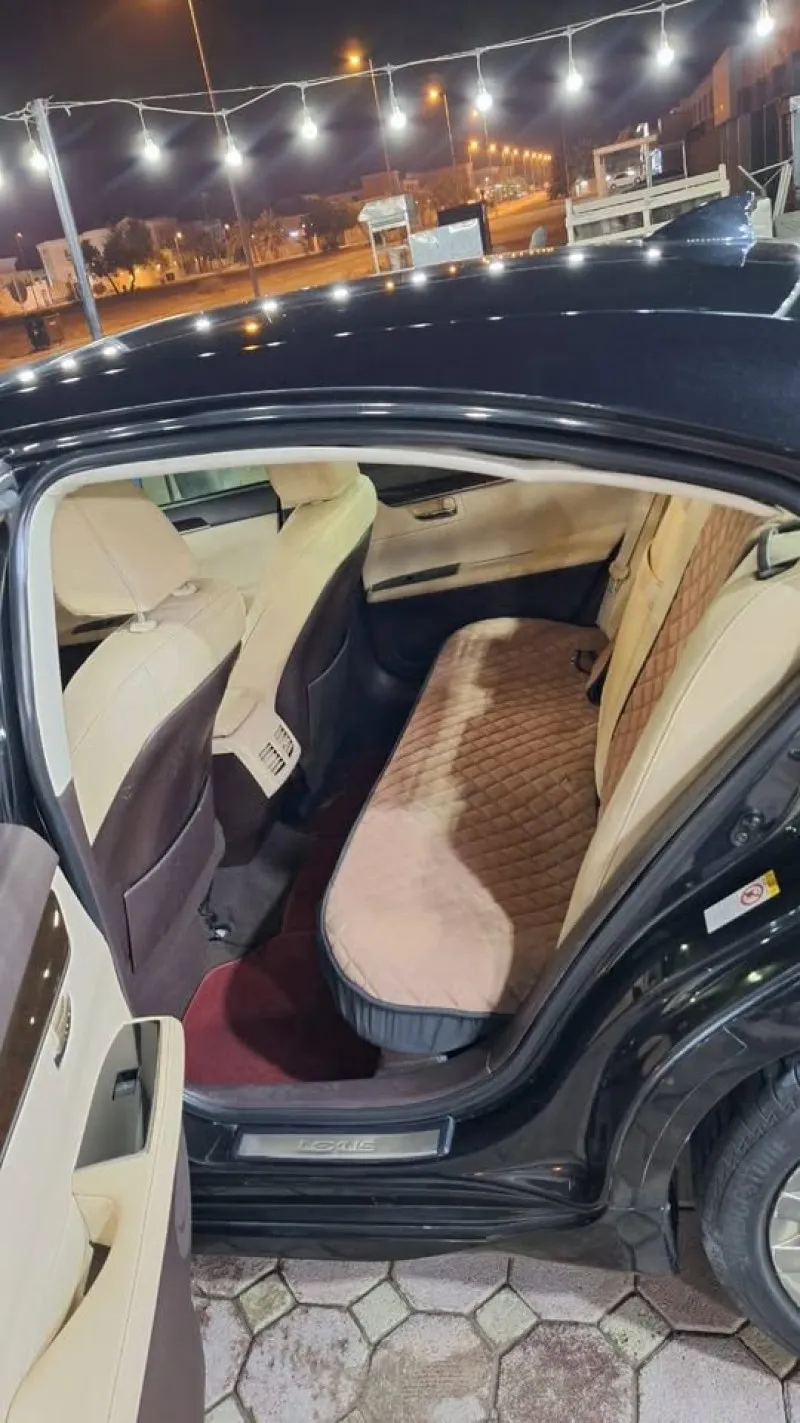 2016 Lexus ES in Dubai
