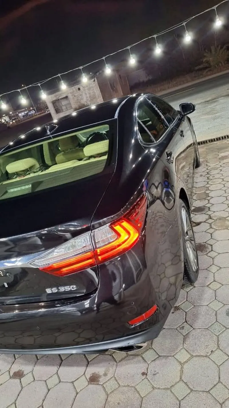 2016 Lexus ES in Dubai