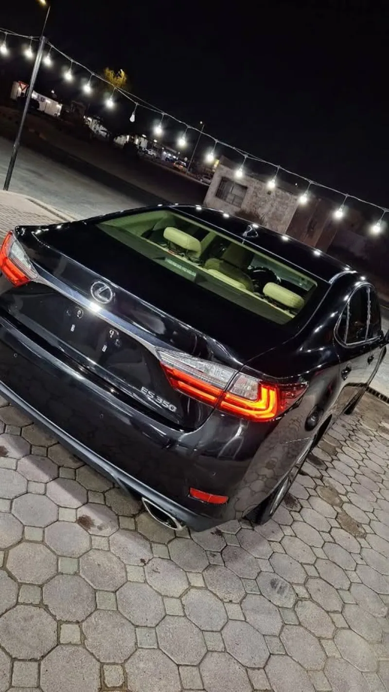 2016 Lexus ES in Dubai