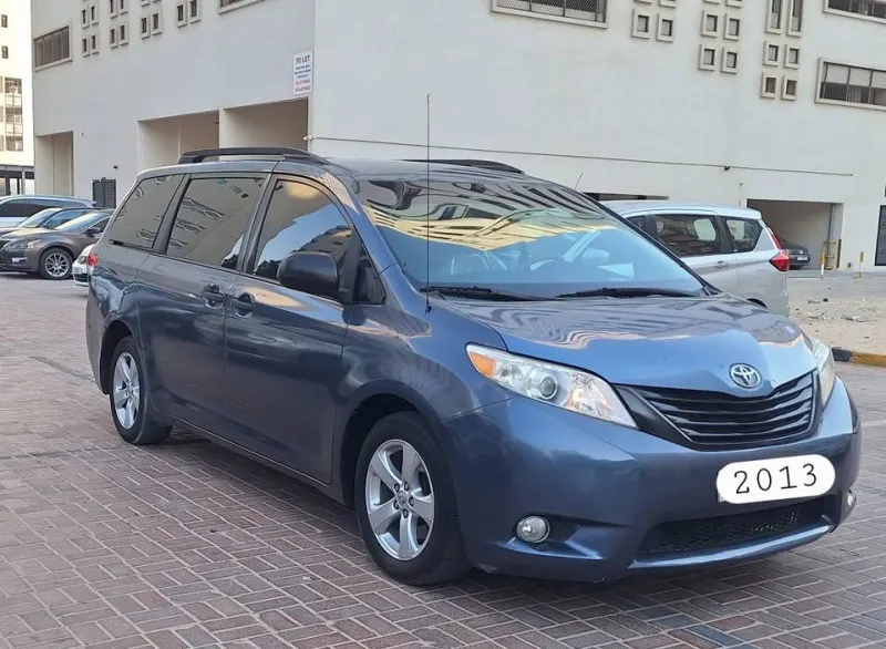 2013 Toyota Sienna in Dubai