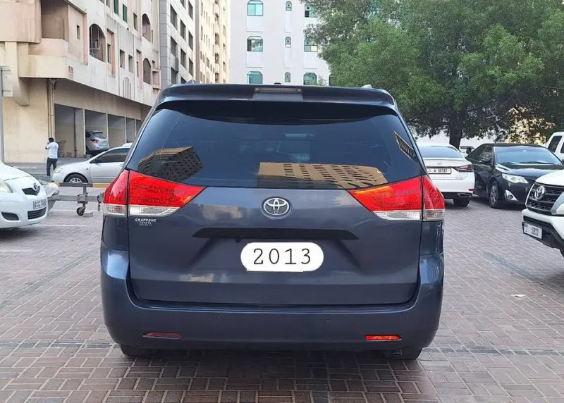2013 Toyota Sienna in Dubai