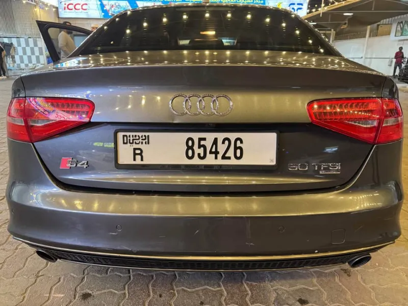2014 اودي آي ٤ in Dubai