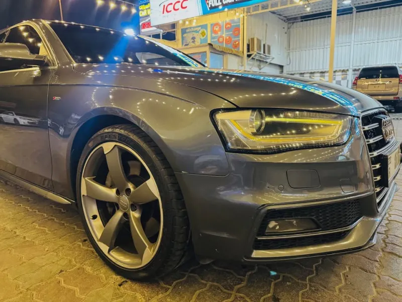 2014 اودي آي ٤ in Dubai
