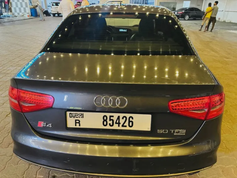 2014 اودي آي ٤ in Dubai