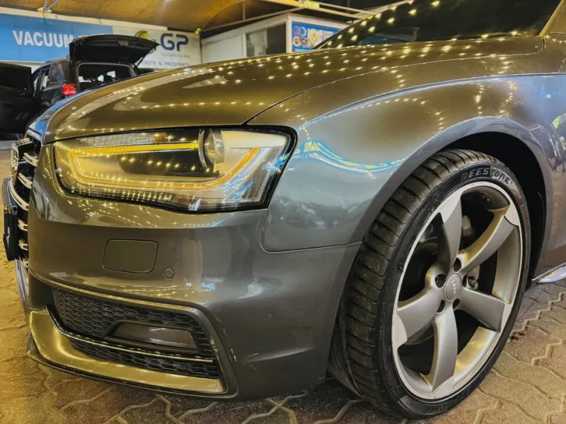 2014 اودي آي ٤ in Dubai