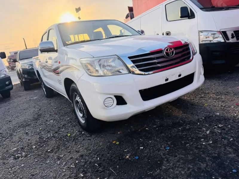 2015 تويوتا هايلوكس in Dubai
