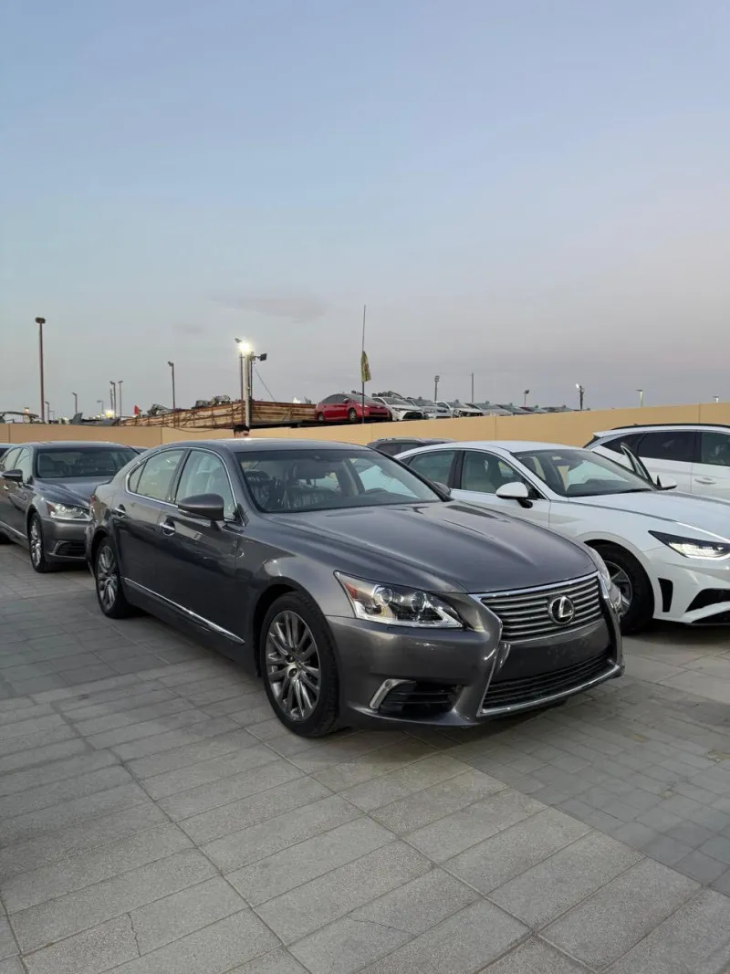2015 لكزس آل آس ٤٦٠ in Dubai