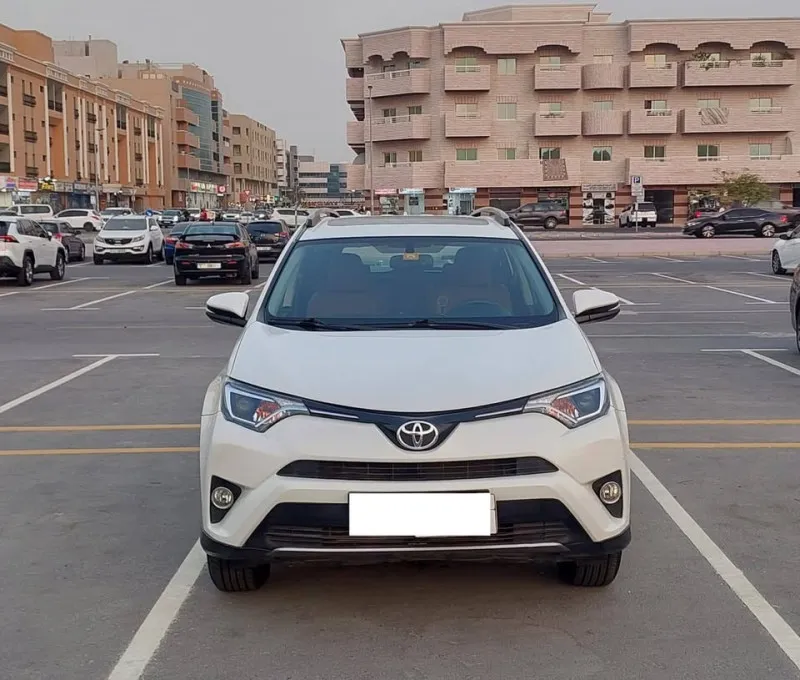 2017 تويوتا راف ٤ in Dubai