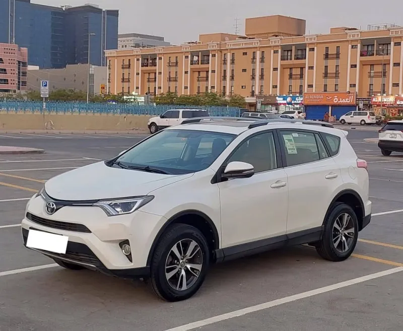 2017 تويوتا راف ٤ in Dubai