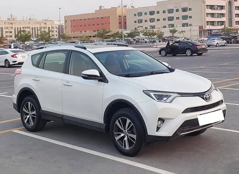 2017 تويوتا راف ٤ in Dubai