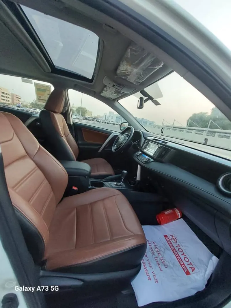 2017 تويوتا راف ٤ in Dubai