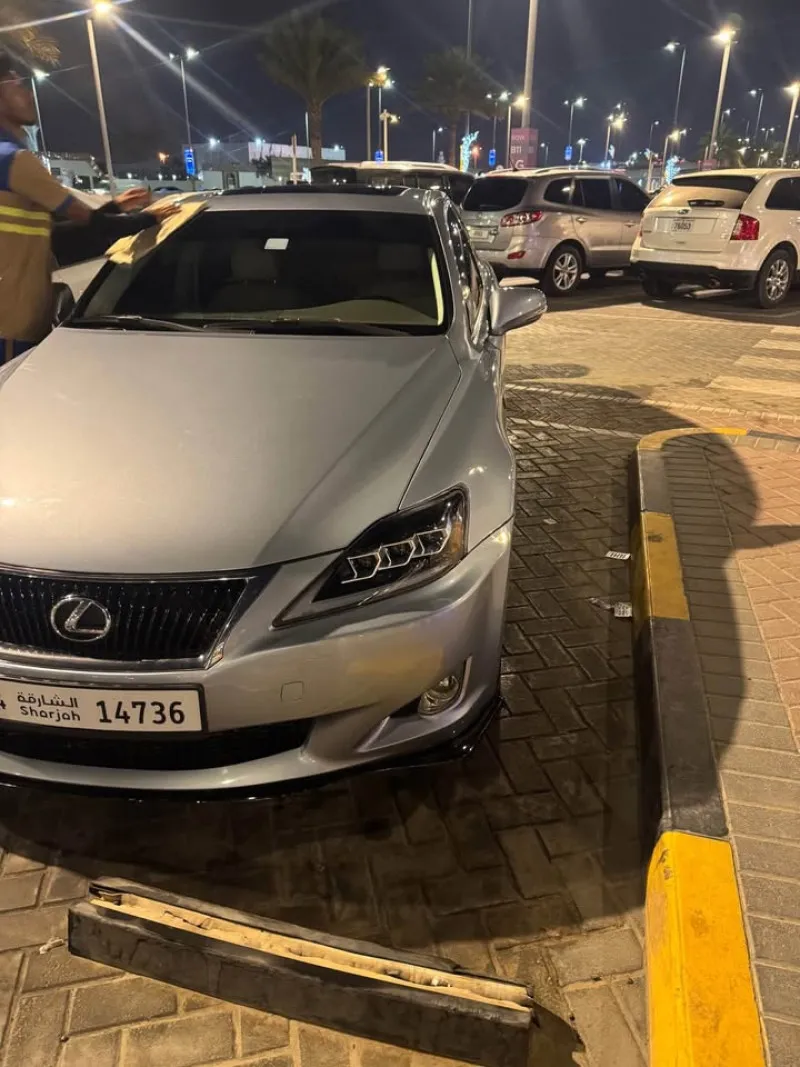2009 لكزس اي اس in Dubai