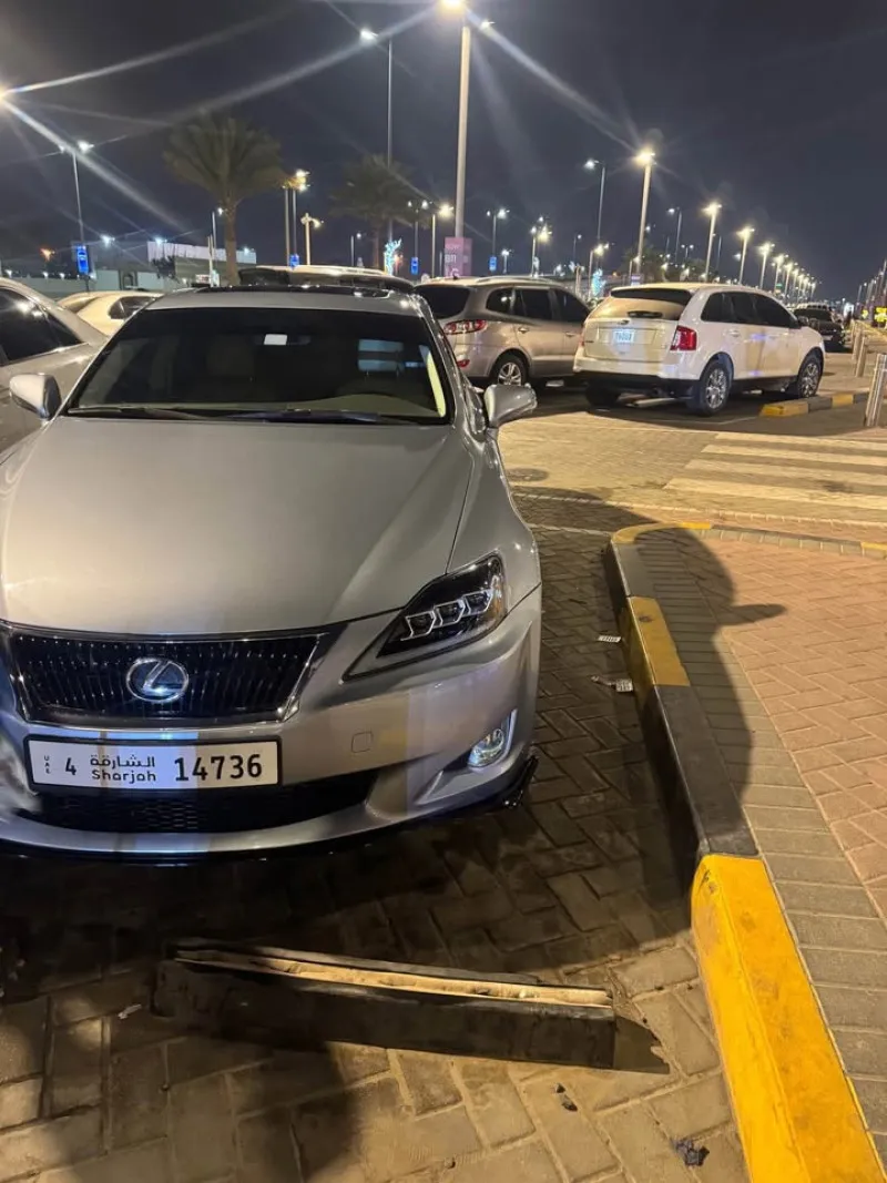 2009 لكزس اي اس in Dubai