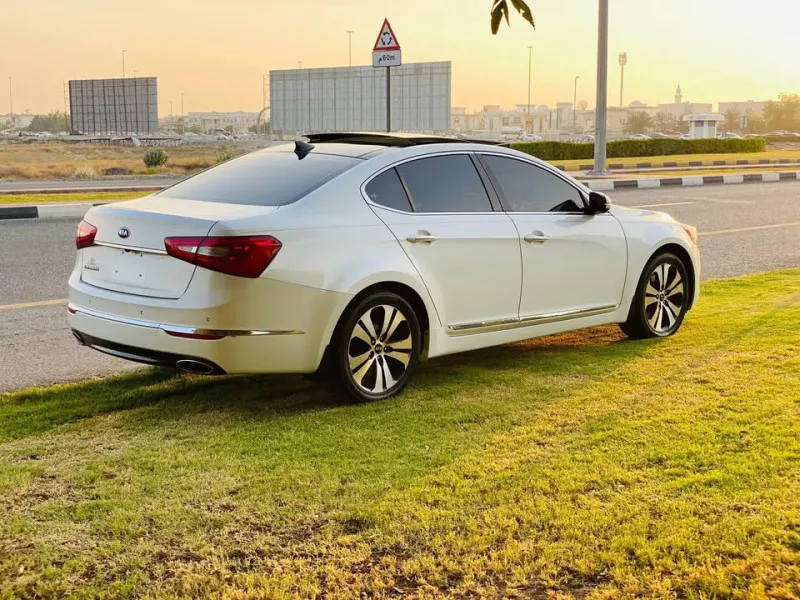 2015 كيا كادنزا in Dubai