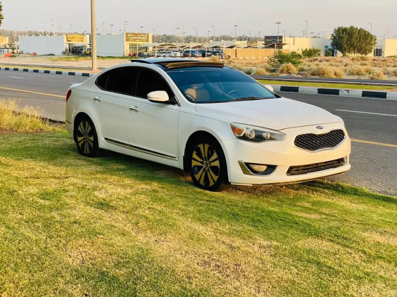 2015 كيا كادنزا in Dubai