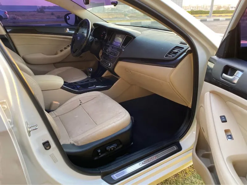 2015 كيا كادنزا in Dubai