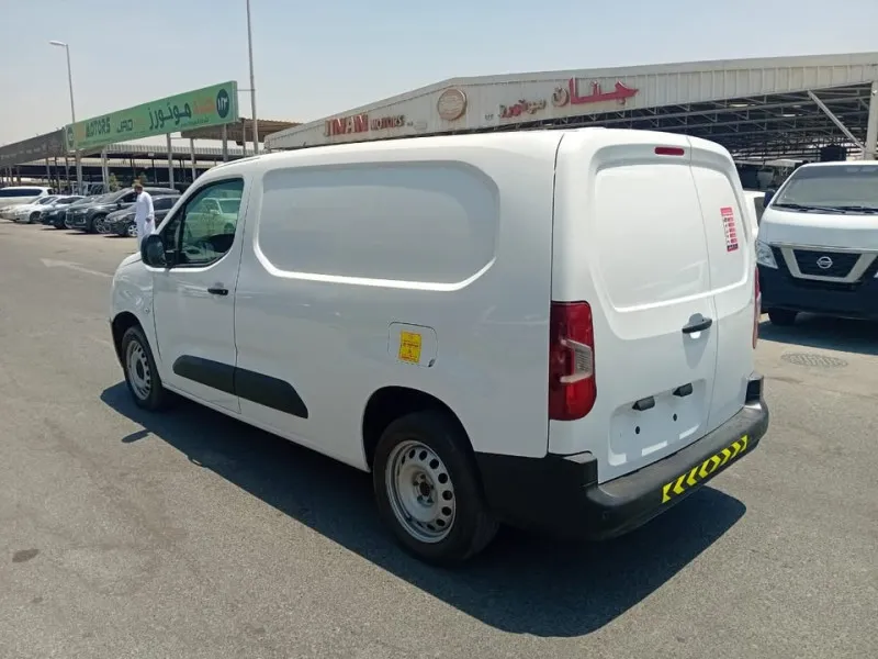 2022 Peugeot Partner in Dubai