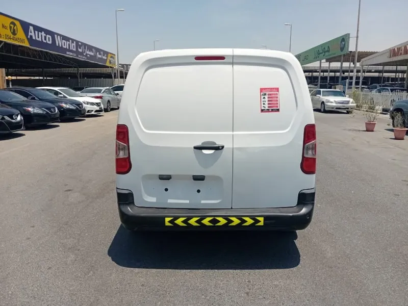 2022 Peugeot Partner in Dubai