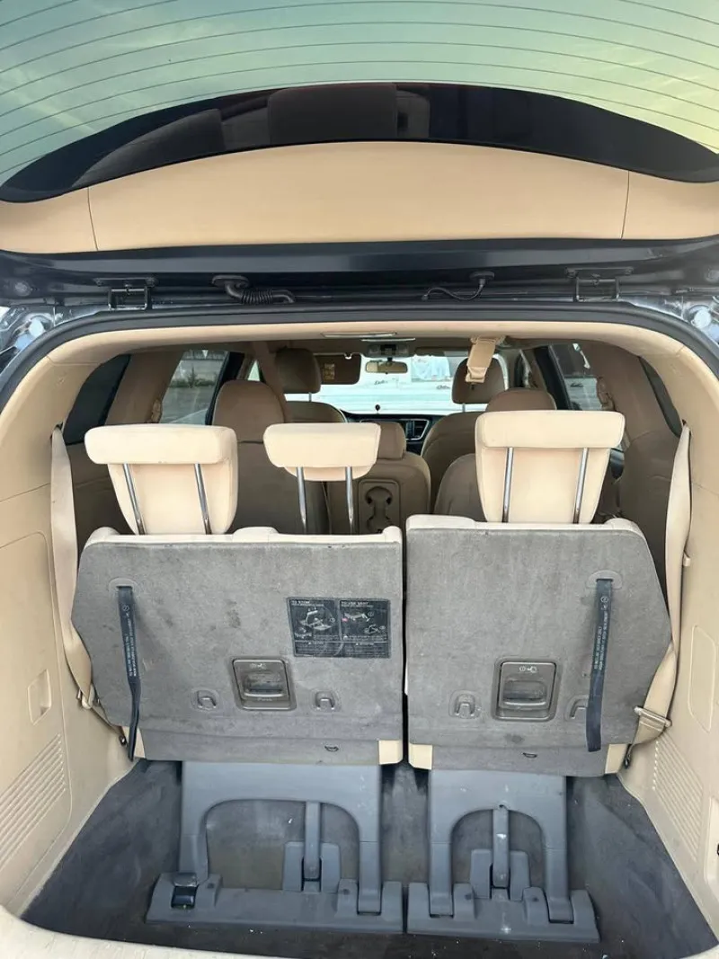 2019 Kia Sedona in Dubai