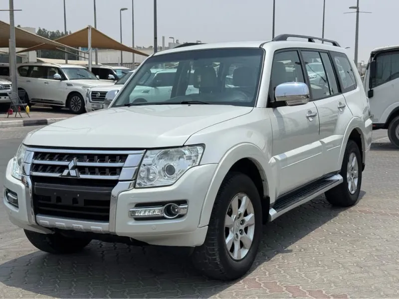 2017 Mitsubishi Pajero in Dubai