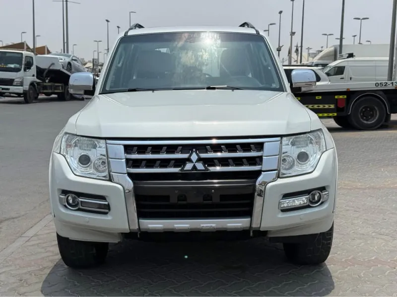 2017 Mitsubishi Pajero in Dubai