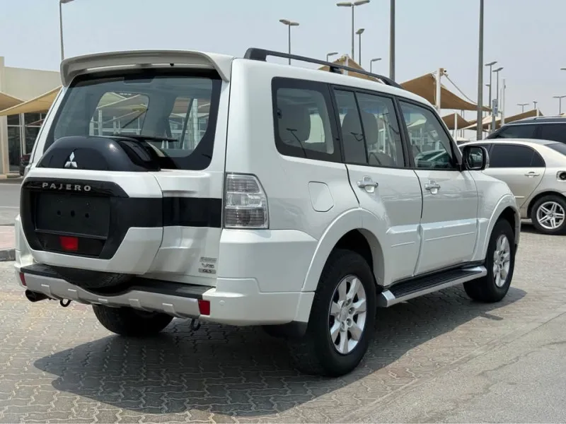 2017 Mitsubishi Pajero in Dubai