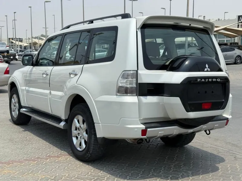 2017 Mitsubishi Pajero in Dubai