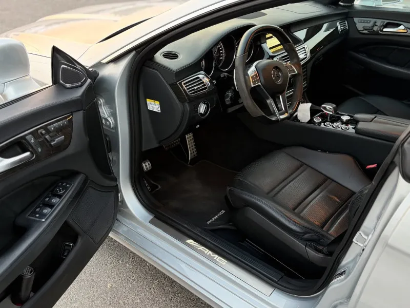 2011 Mercedes-Benz CLS in Dubai