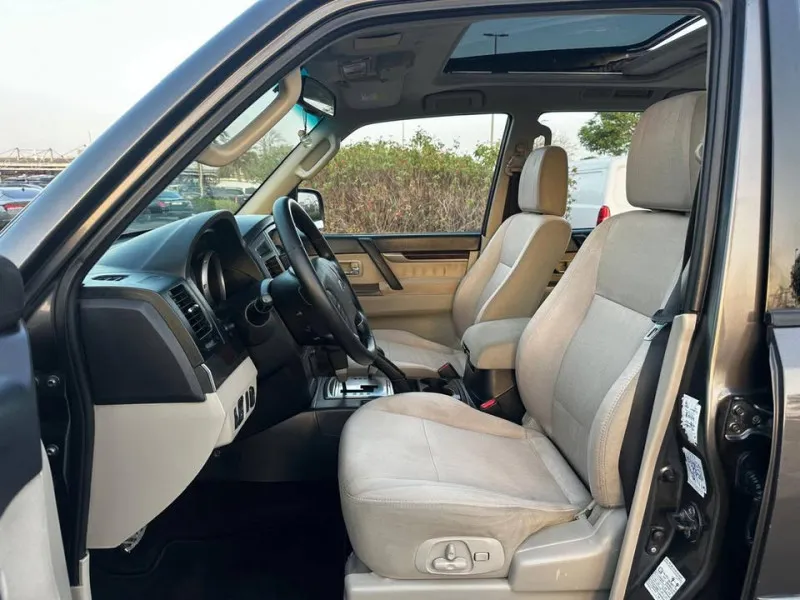2016 ميتسوبيشي باجيرو in Dubai