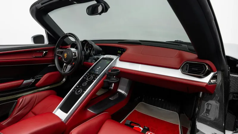 2015 Porsche 918 Spyder in Dubai