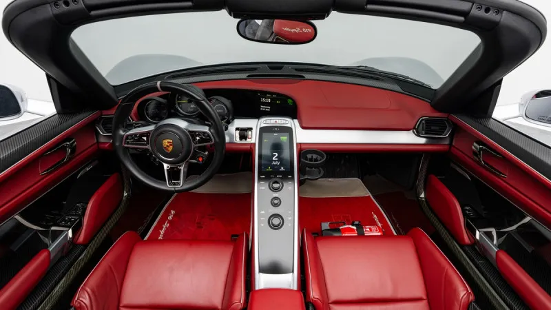 2015 Porsche 918 Spyder in Dubai