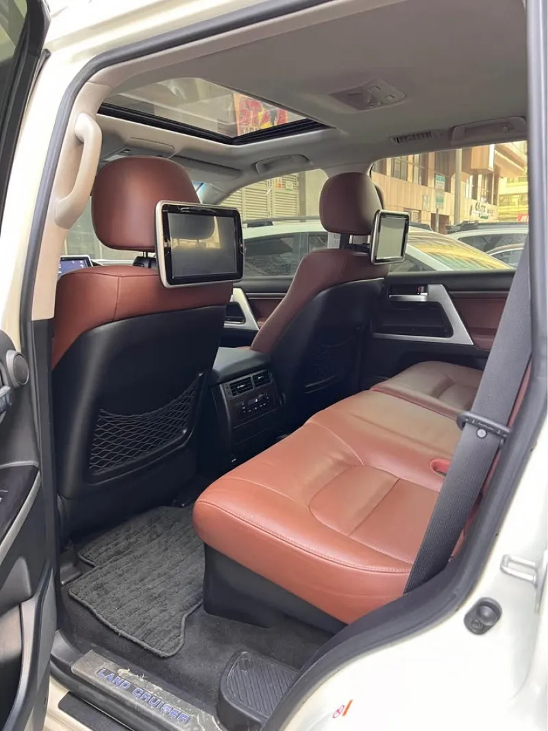 2016 Toyota Land Cruiser in Dubai