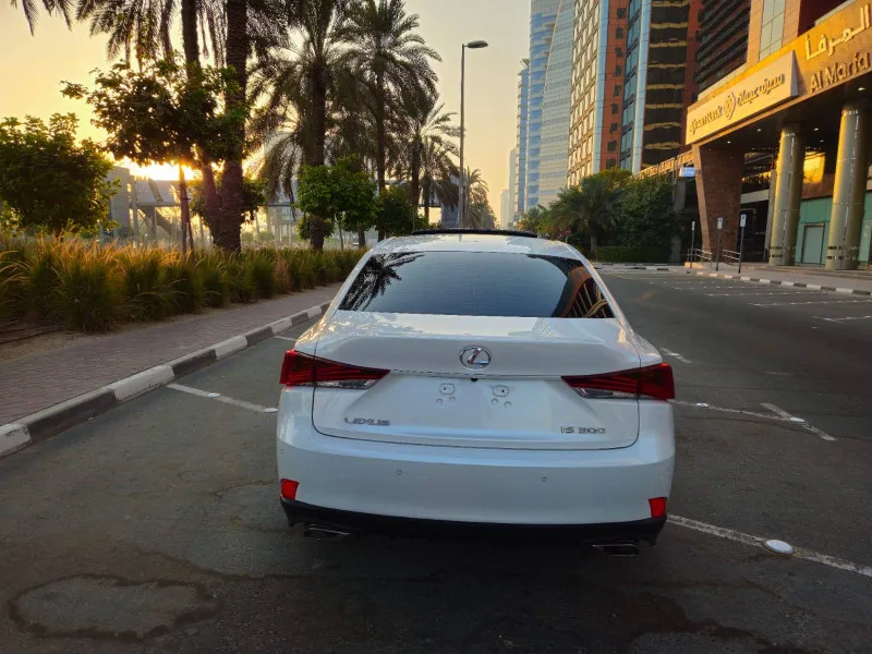 2019 لكزس أي أس ٣٠٠ in Dubai