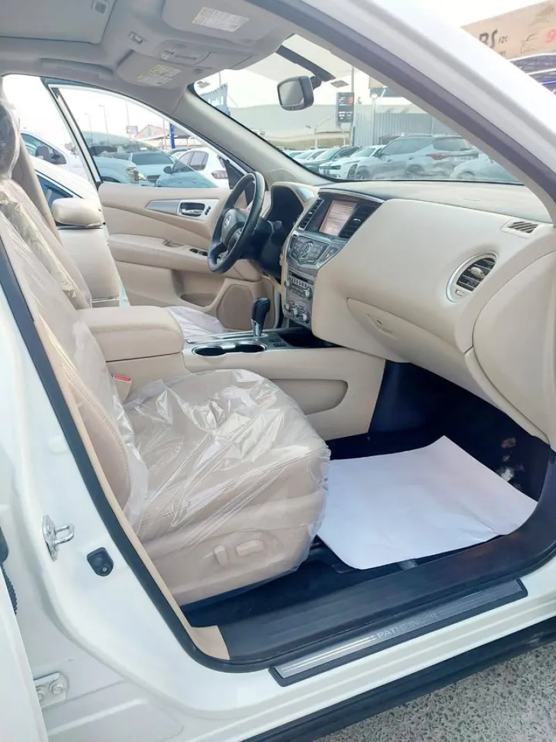 2017 Nissan Pathfinder in Dubai