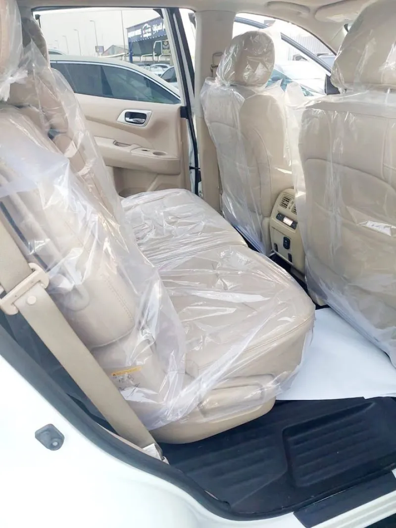 2017 Nissan Pathfinder in Dubai
