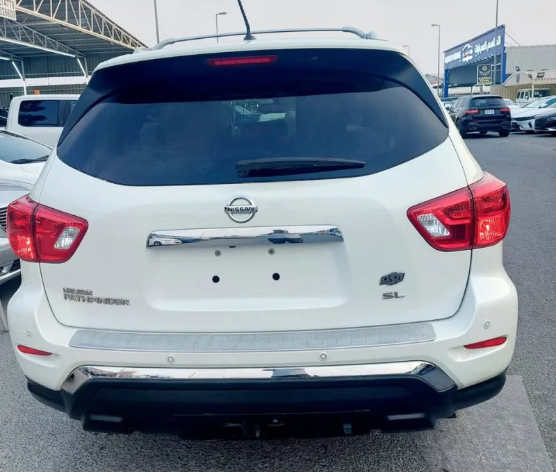 2017 Nissan Pathfinder in Dubai