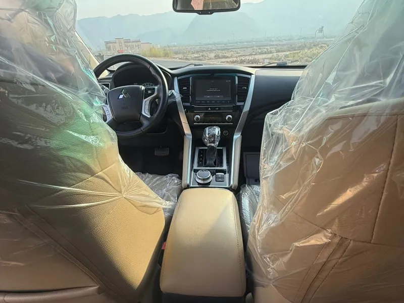 2021 ميتسوبيشي مونتيرو in Dubai