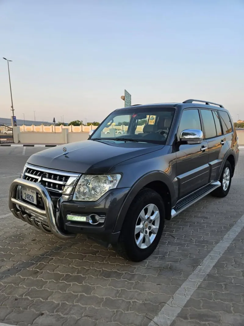 2015 ميتسوبيشي باجيرو in Dubai