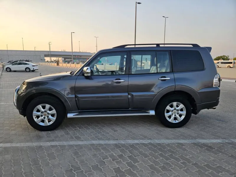 2015 ميتسوبيشي باجيرو in Dubai