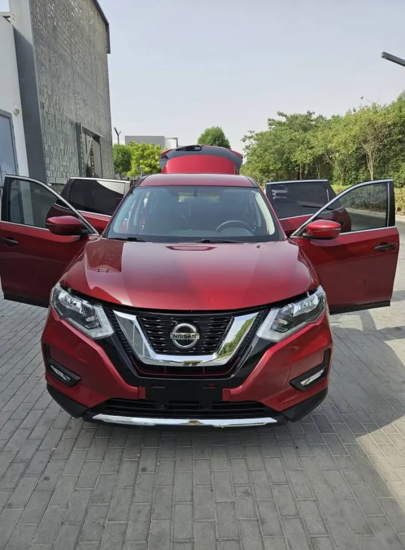 2020 Nissan Rogue in Dubai